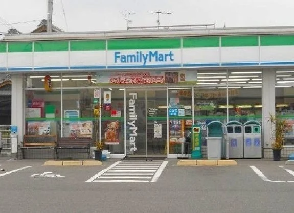 ファミリーマートまで250m