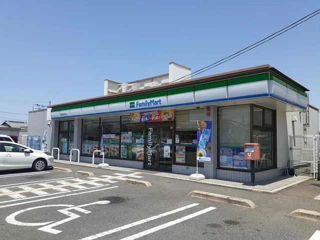 ファミリーマート様まで322m