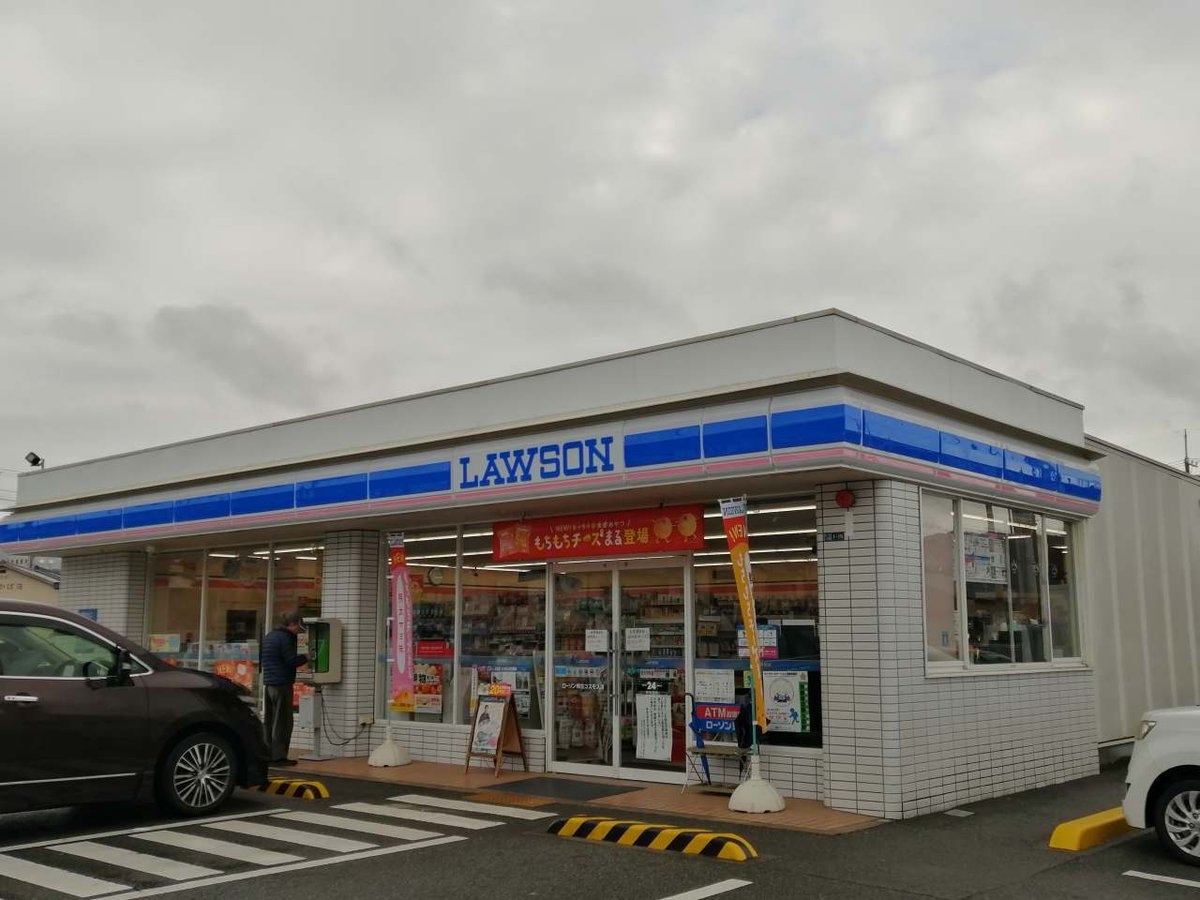 コンビニの他、ウェルシア、ミニコープがあります。