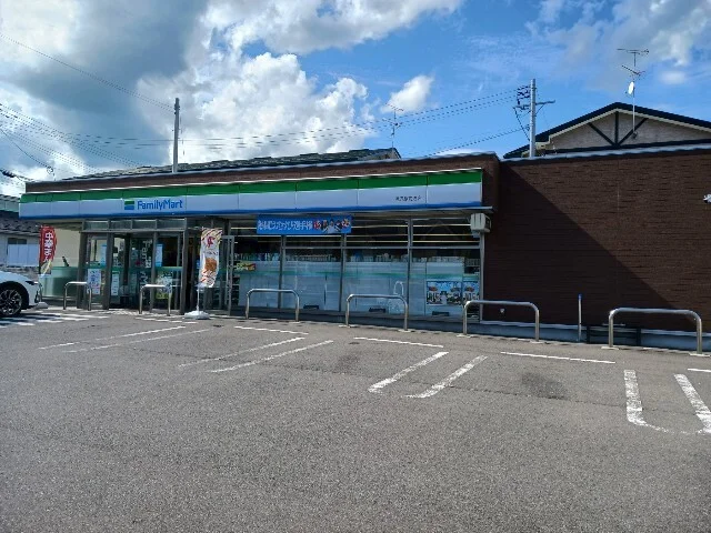 ファミリーマート滝沢駅前通店まで550m