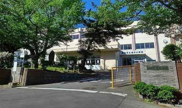 秋田市立旭川小学校まで1100m