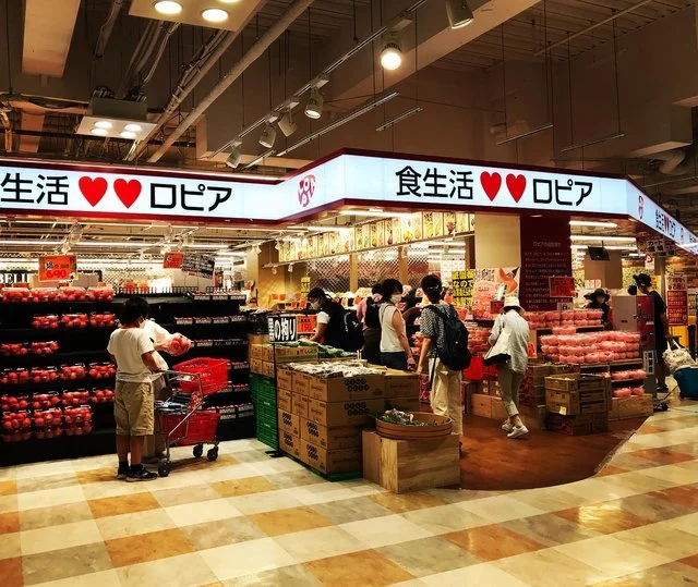 スーパー：ロピアまで300ｍ♪