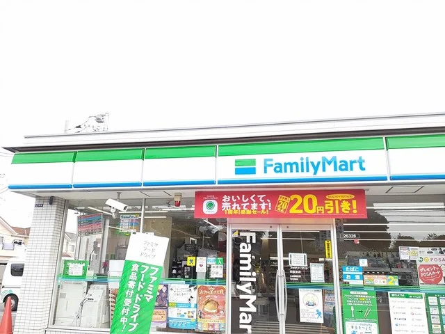 ファミリーマートまで382m