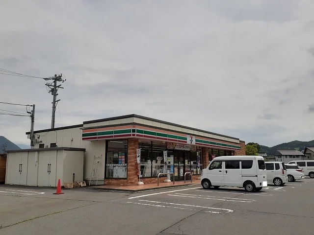 セブンイレブン飯山静間店まで600m