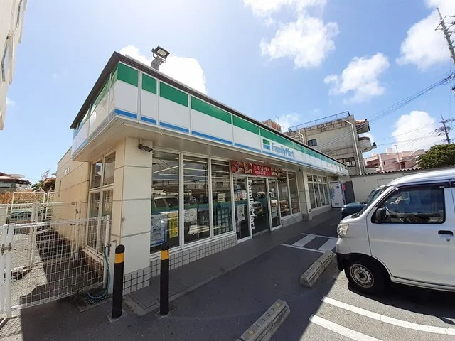 ファミリーマート我如古二丁目店まで199m