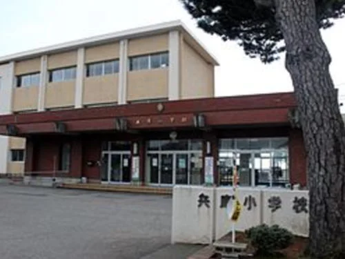 兵庫小学校まで1300m