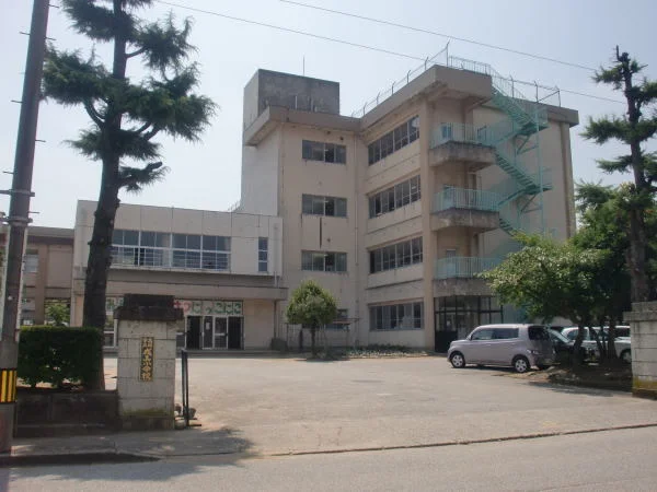 成美小学校まで650m