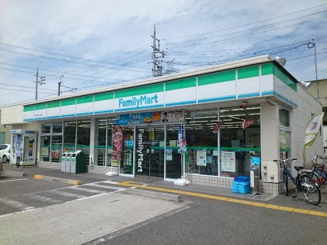 ファミリーマート様まで200m