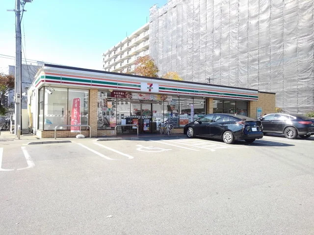 セブンイレブン博多吉塚4丁目店まで60m