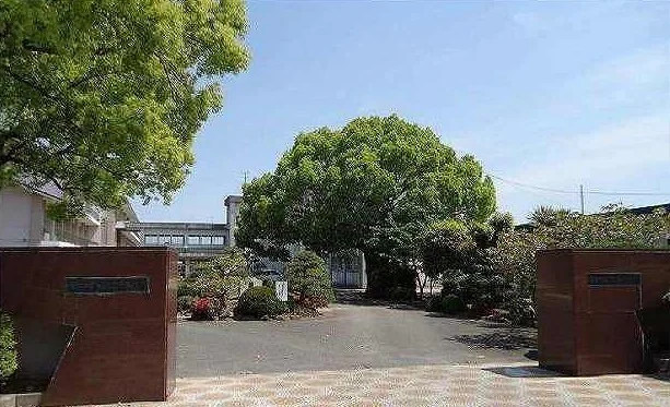 鹿島小学校まで1100m