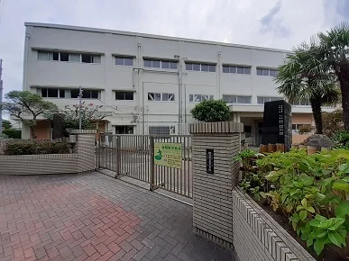 豊田小学校まで665m
