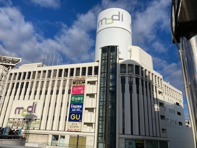 戸塚モディまで827m
