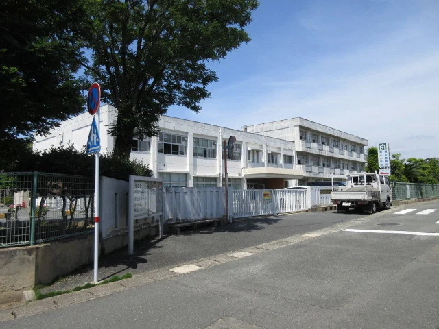 荒尾第一小学校まで640m