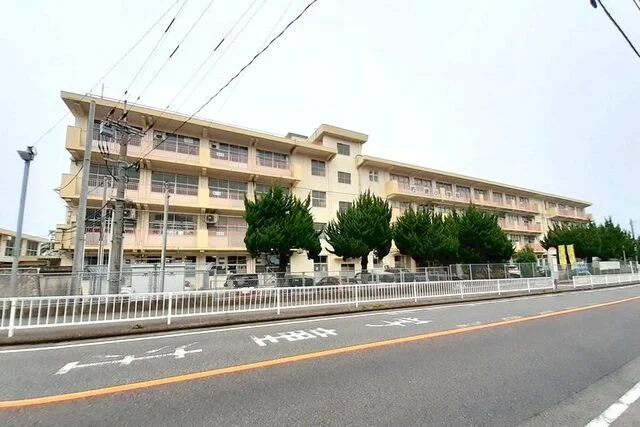 北九州市立　朽網小学校まで600m