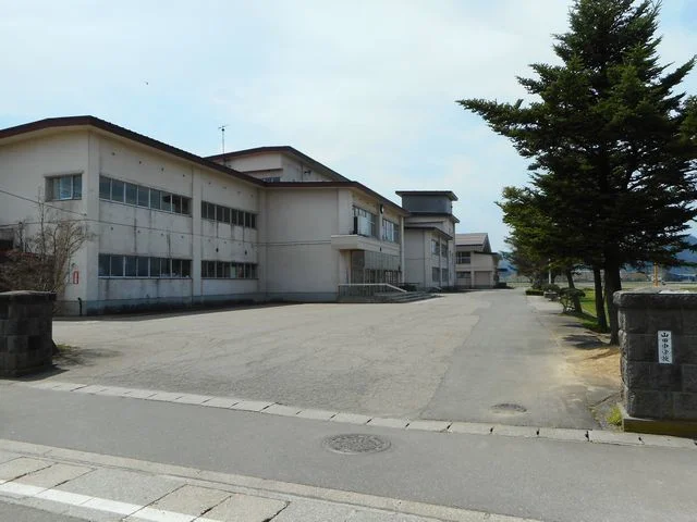 湯沢市立山田中学校まで300m