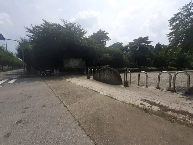 華蔵寺公園まで2400m