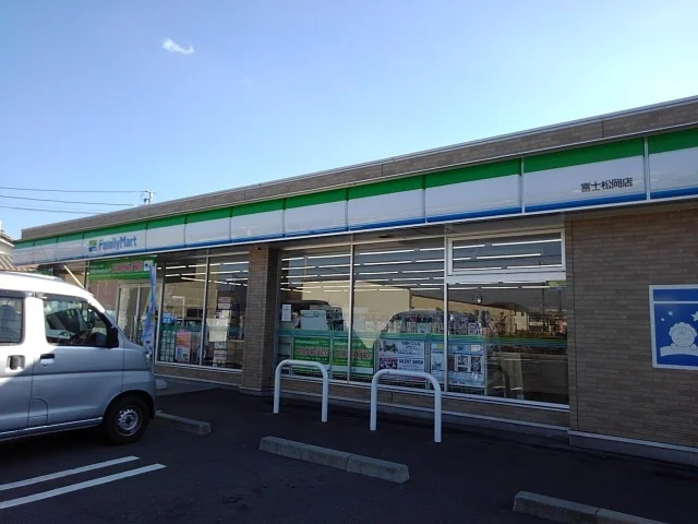 ファミリーマート富士松岡店まで650m