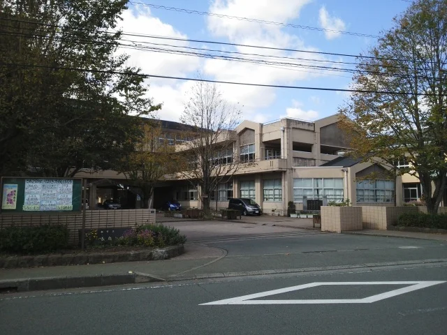 長嶺小学校まで150m