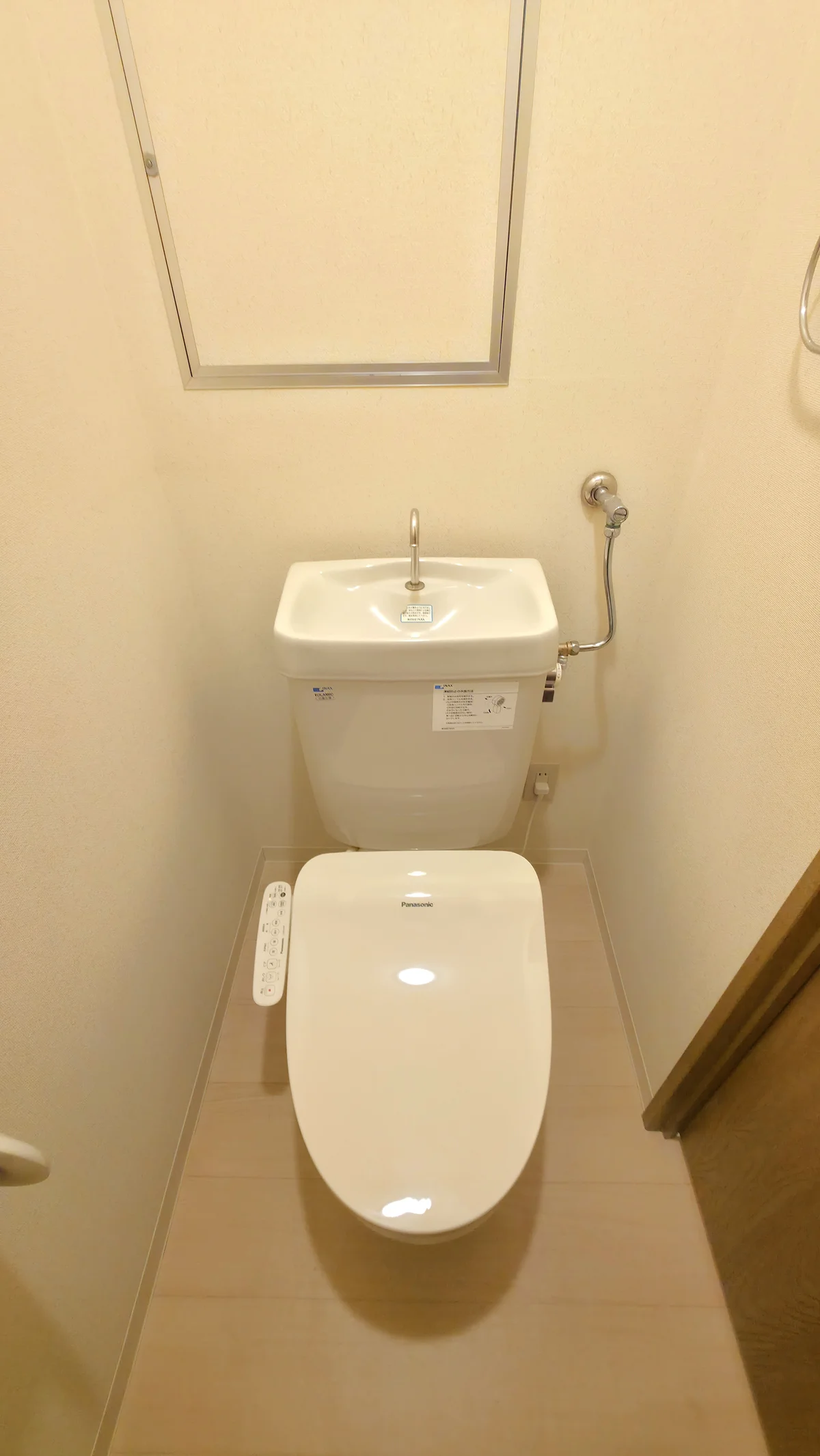 トイレはもちろん温水シャワー付きです♪