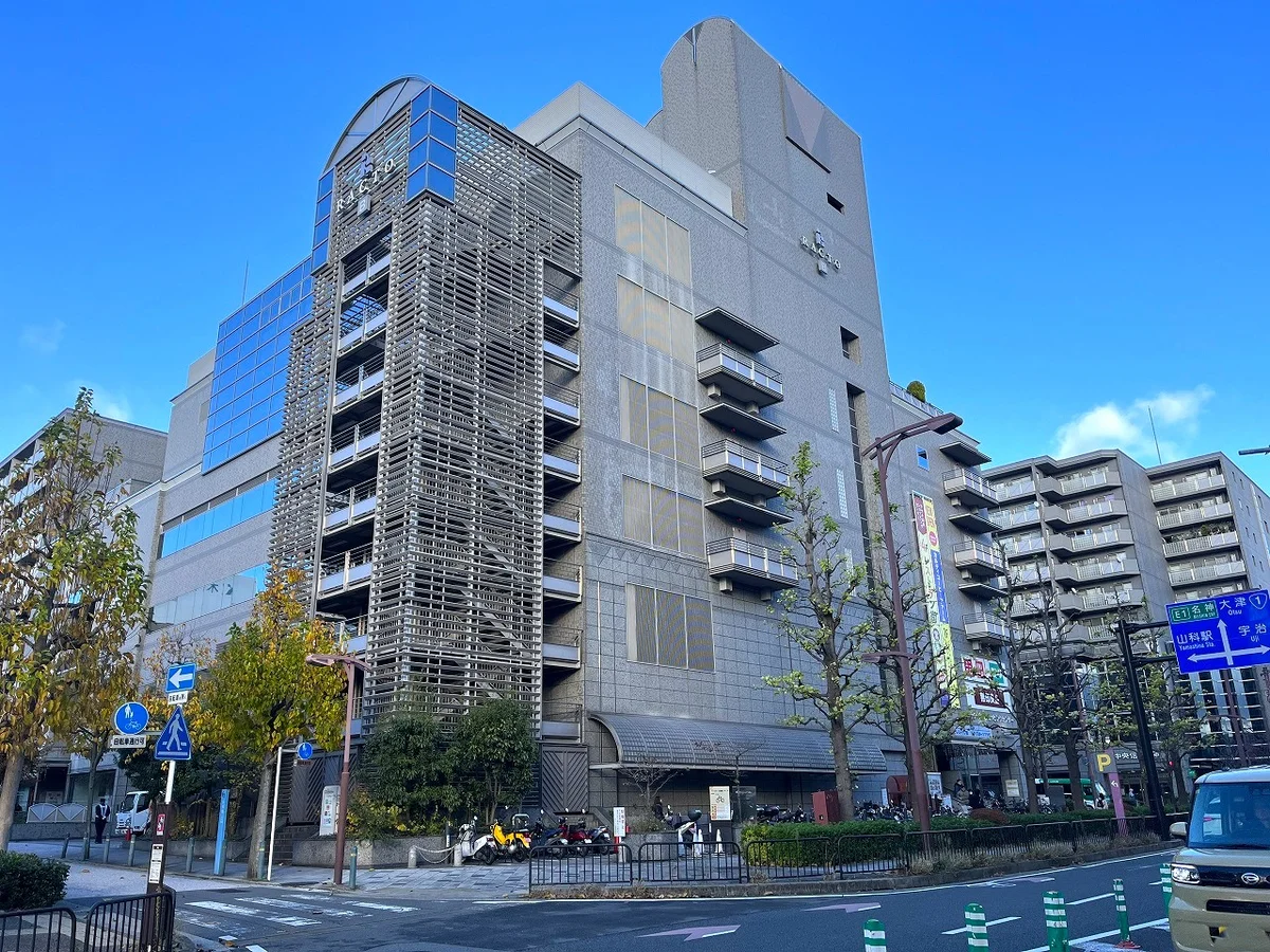 ラクト山科ショッピングモールまで自転車で８分で行けます◎レンタサイクルもぜひご利用ください♪