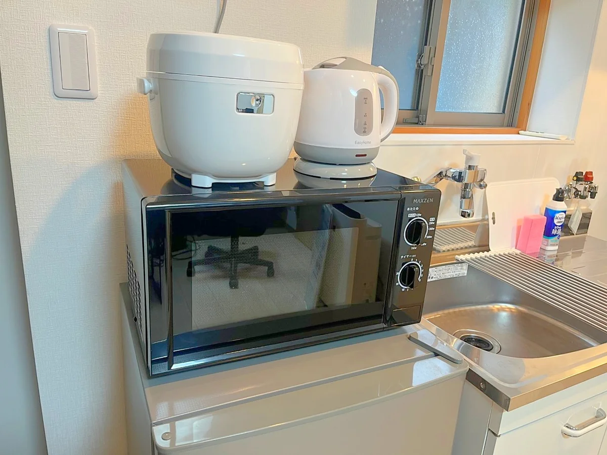 電子レンジ、炊飯器、電気ケトルをご用意しています☆忙しい時にも便利な家電です♪