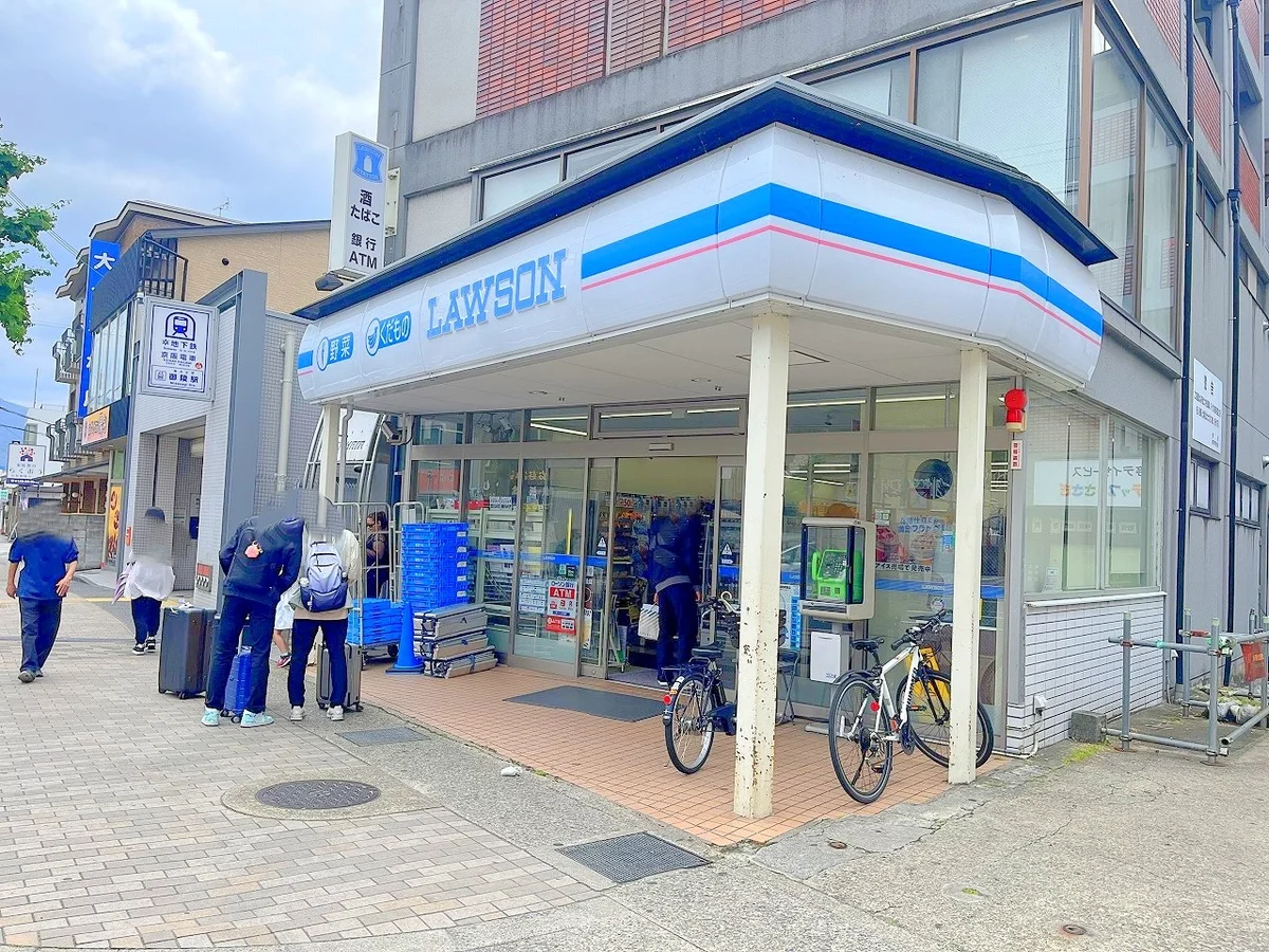 コンビニまで徒歩２分！近くにあるのでとても便利です☆