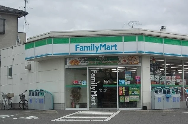 ファミリーマート大森下町店まで300m