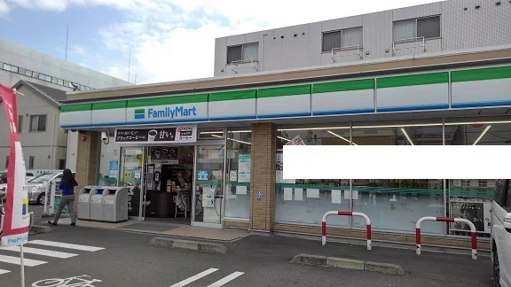 ファミリーマートまで650m