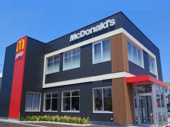 マクドナルドまで1100m