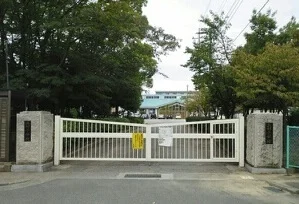 三村小学校まで800m