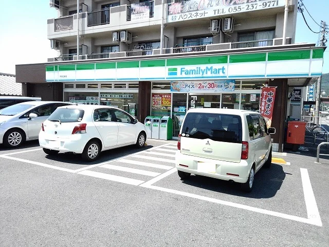 ファミリーマート甲府北新店まで1300m