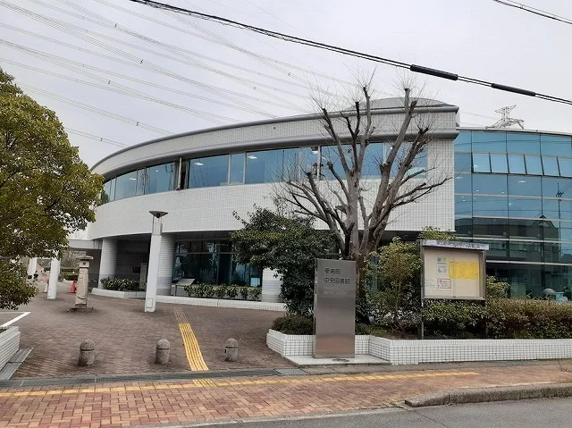 東浦町中央図書館まで1100m