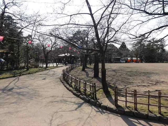 高岡古城公園まで1200m