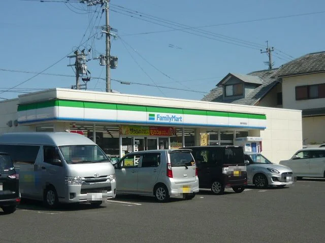 ファミリーマート慈眼寺駅前店まで400m