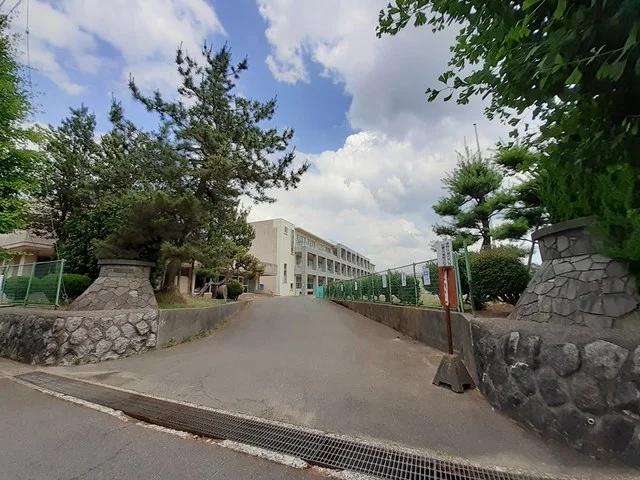 加茂小学校まで1311m