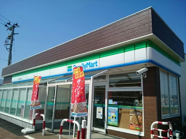 ファミリーマート 燕吉田本所店まで300m