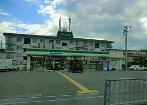 ファミリーマートまで550m