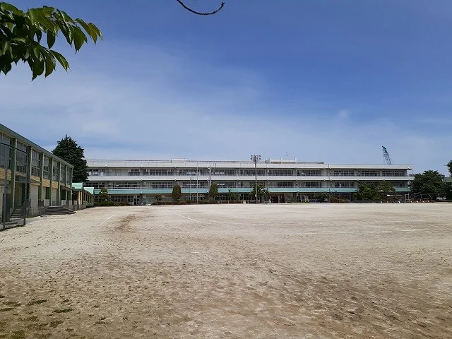 加須市立三俣小学校まで1000m
