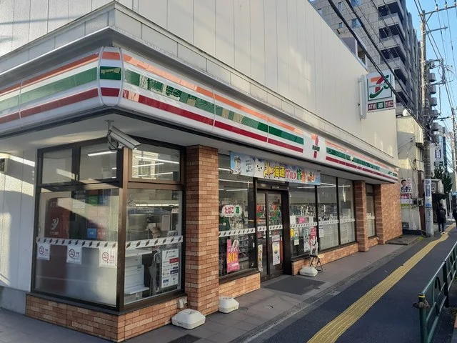 セブンイレブン文京千石1丁目店まで111m