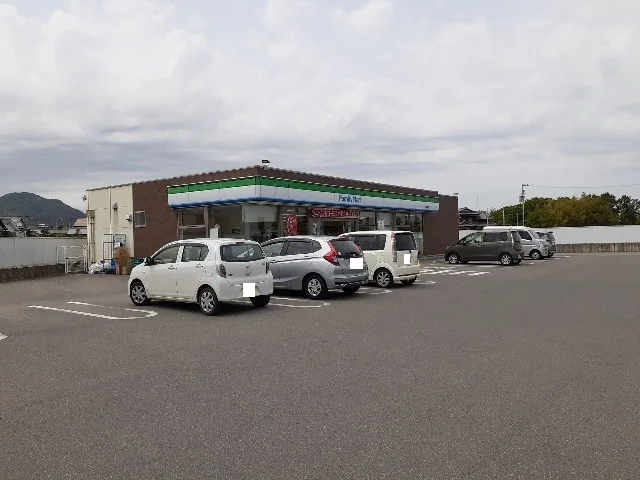 ファミリーマート西条国安店まで1000m