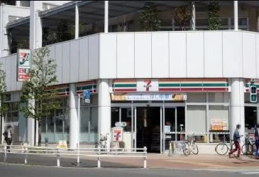 セブンイレブンまで700m