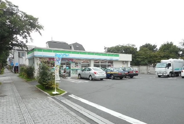 ファミリーマートまで600m