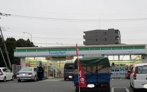 ファミリーマートまで400m