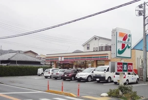 セブンイレブン葉山一色店まで537m