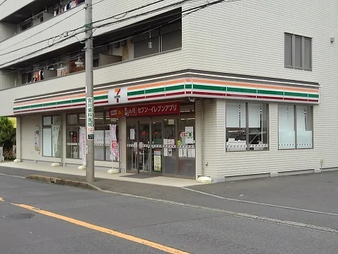 セブンイレブンまで406m