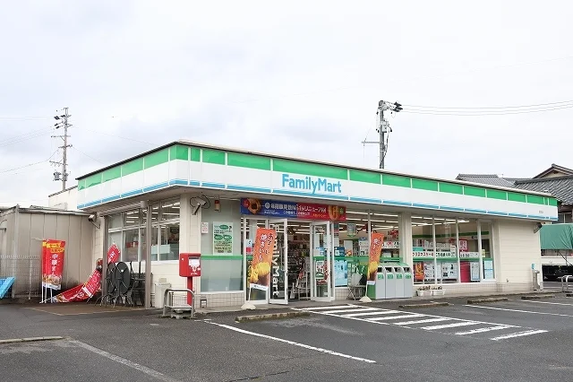 ファミリーマートまで1200m