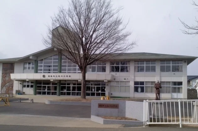 松川小学校まで1900m