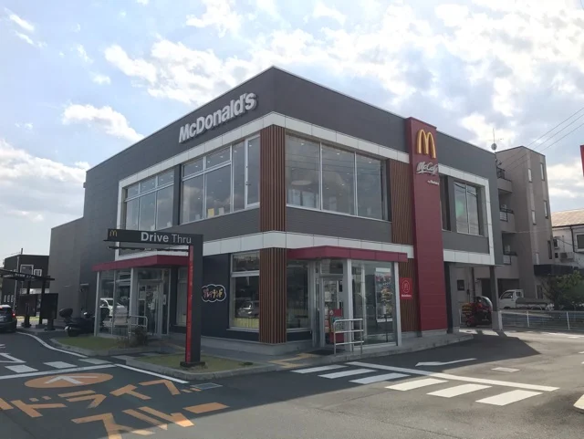 マクドナルドまで1000m