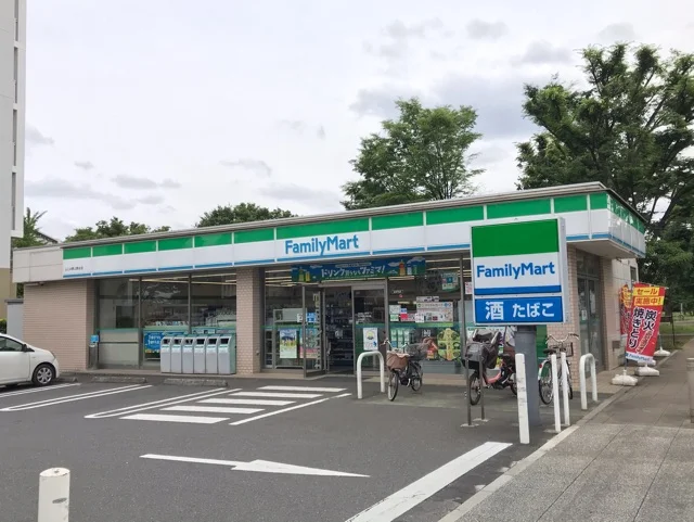 ファミリーマートまで600m