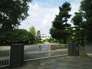 福岡小学校まで930m